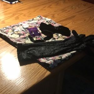 Earrings, choker, bow or bow tie and gloves.